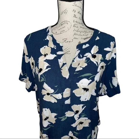 Ann Taylor Top - Picture 2 of 6